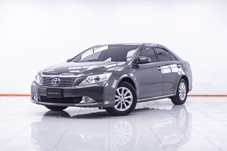 รถ Toyota Camry 2.0 G สี เทา