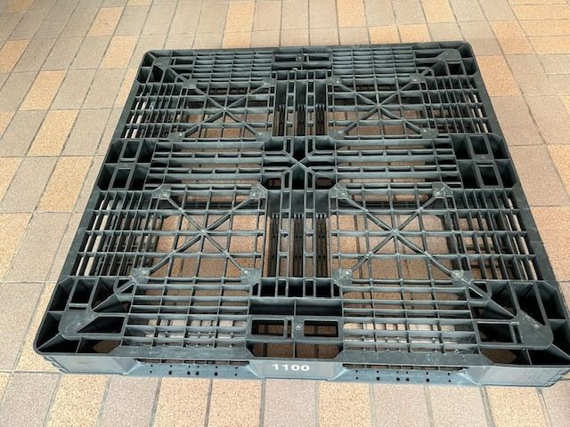 พาเลทพลาสติก สีดำ  มือสองสภาพดีมาก ใหม่เอี่ยม ขนาด 110 x 110 ซม. สูง 10 ซม. ราคาถูก