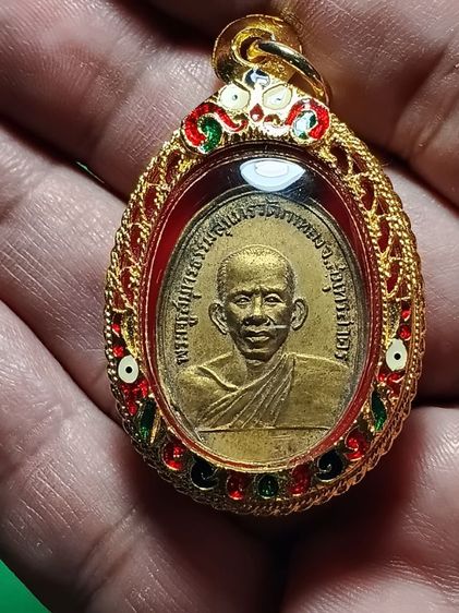 เหรียญหลวงพ่อสุด วัดกาหลง รุ่นเเรก ปี06 เนื้อทองเเดงกะหลั่ยทองเก่า สภาพสวยเดิม ผิวเดิมจากหิ้งเก่า พระวางบูชาอยู่บนหิ้งบ้านคุณลุงมายาวนาน รูปที่ 4