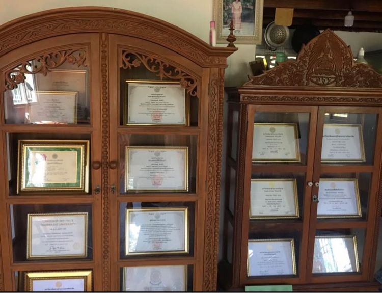 ตู้ไม้สักฉลุลายมือ2