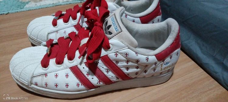 รองเท้า adidas รุ่น 35 ปี