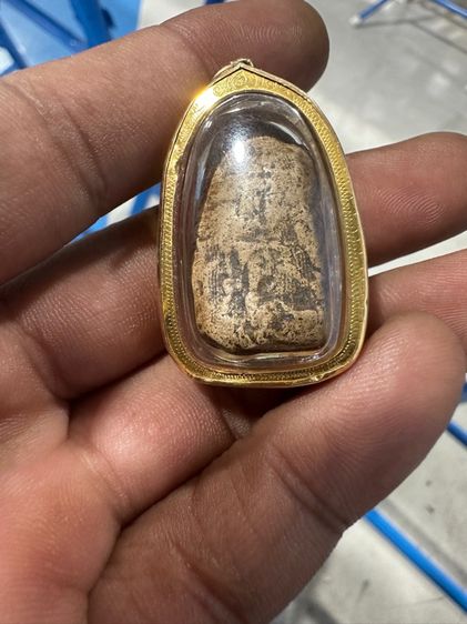 พระคงลำพูน รูปที่ 2