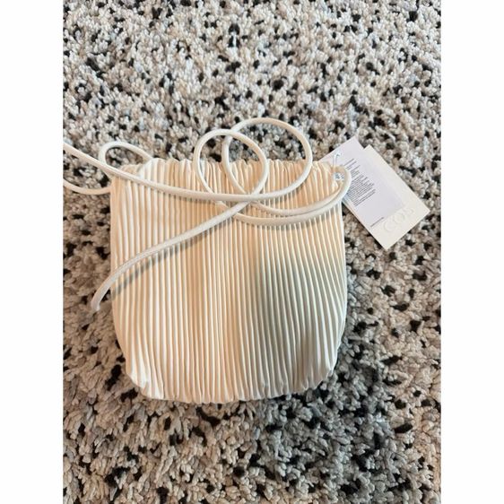 COS Scallop Crossbody Bag รูปที่ 3