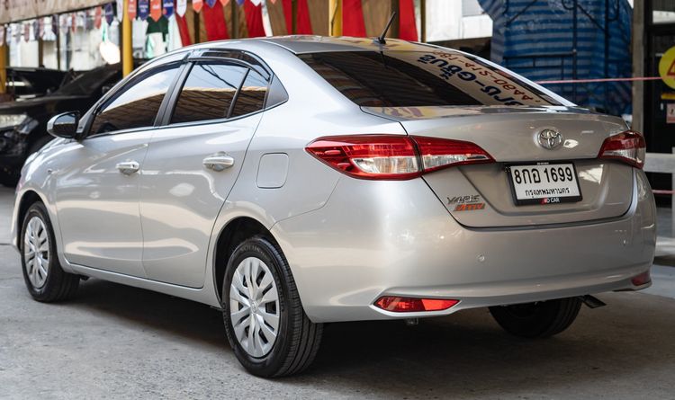 Toyota Yaris ATIV 2019 1.2 J Sedan เบนซิน ไม่ติดแก๊ส เกียร์อัตโนมัติ เทา รูปที่ 3