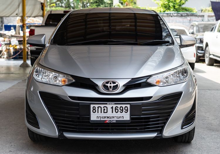รถ Toyota Yaris ATIV 1.2 J สี เทา