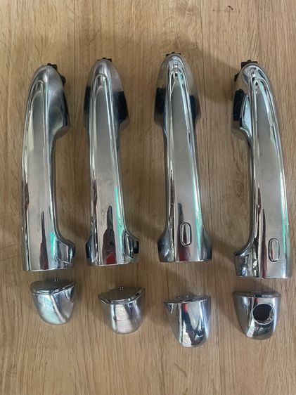 คิ้วประตูรอบคัน, มือจับโครเมี่ยม, โลโก้ท้าย ฟอร์จูนเนอร์ leader G plus 2026 รูปที่ 3