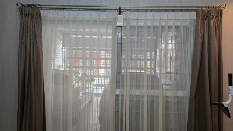 ผ้าม่าน2ชั้น พร้อมราวสแตนเลส ขนาด1.75 ×2.20 เมตร