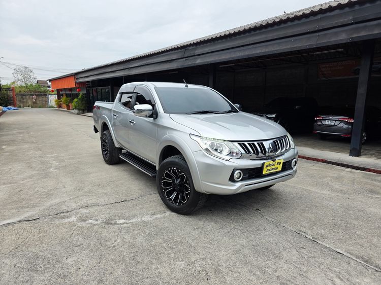 รถ Mitsubishi Triton 2.4 GLS Limited 4WD สี บรอนซ์เงิน