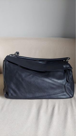 กระเป๋า Loewe สีดำ 