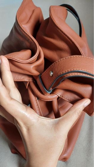 กระเป๋า Loewe สีน้ำตาล รูปที่ 16