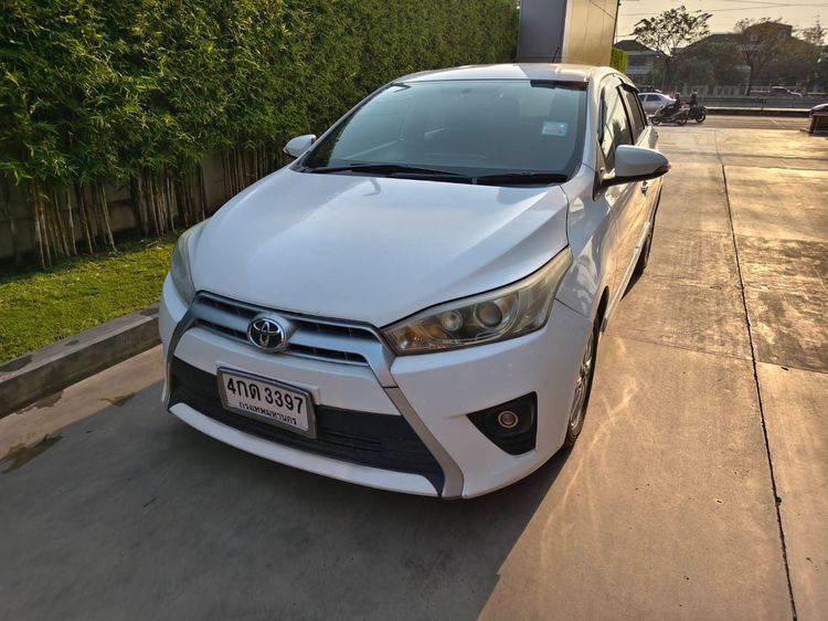 รถ Toyota Yaris 1.2 G สี ขาว