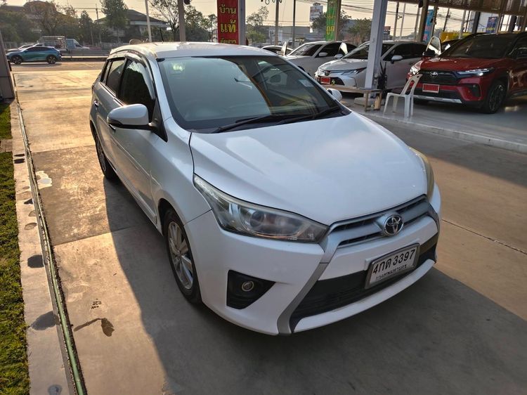 Toyota Yaris 2015 1.2 G Sedan เบนซิน ไม่ติดแก๊ส เกียร์อัตโนมัติ ขาว รูปที่ 2