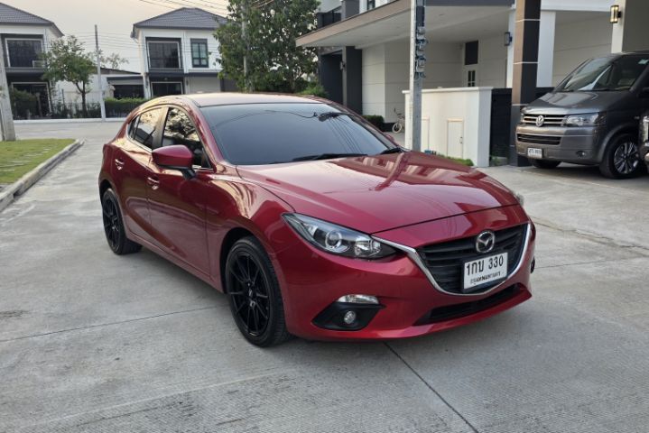 รถ Mazda Mazda3 2.0 S Sports สี แดง