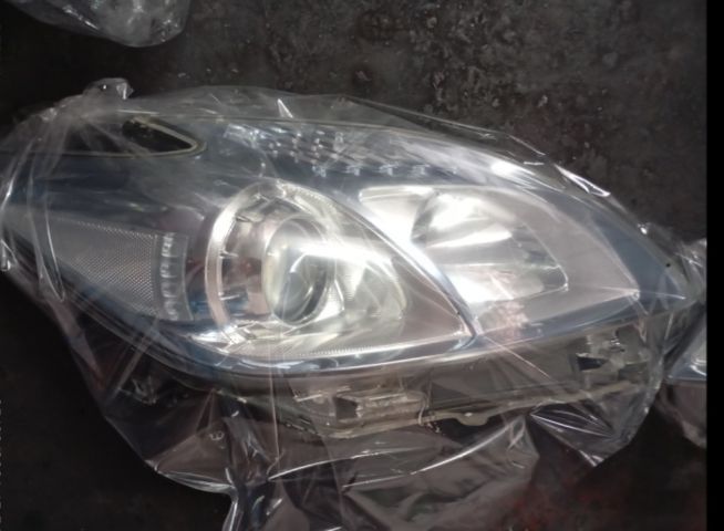 ไฟหน้า สีฟ้า ธรรมดา แท้  พีอูด