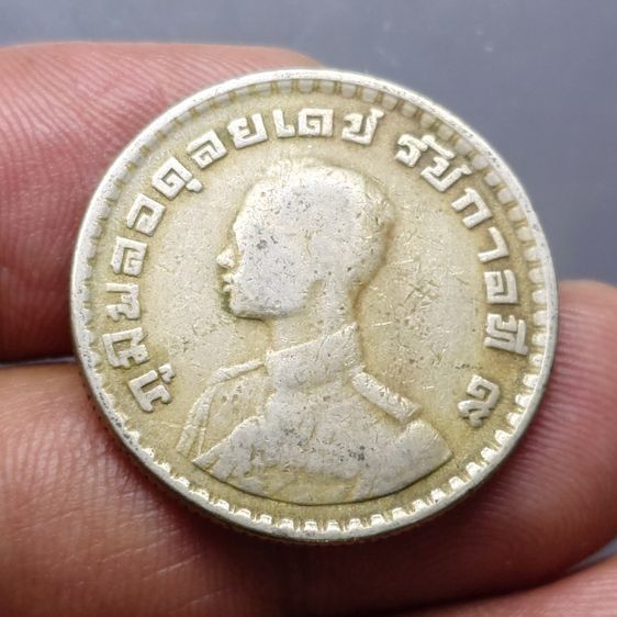 เหรียญ 1 บาท หลังตราแผ่นดิน พ.ศ.2505 พิมพ์บล็อกแตก – ชฎายาวชนขอบเหรียญ (หายาก) รูปที่ 4