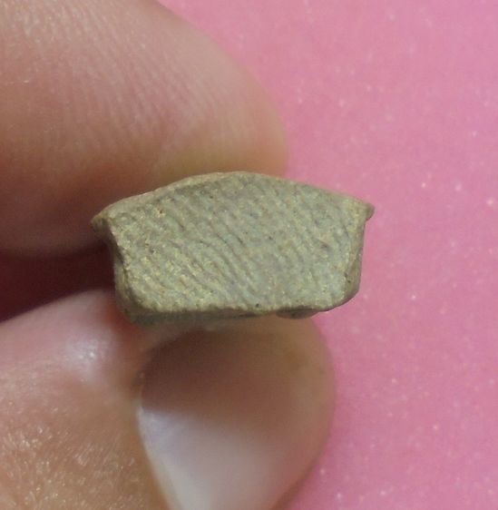 พระรอด เนื้อดิน ไม่ทราบที่ รูปที่ 3