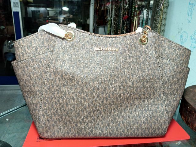 กระเป๋าถือ สะพาย Michael kors ของใหม่ รูปที่ 3