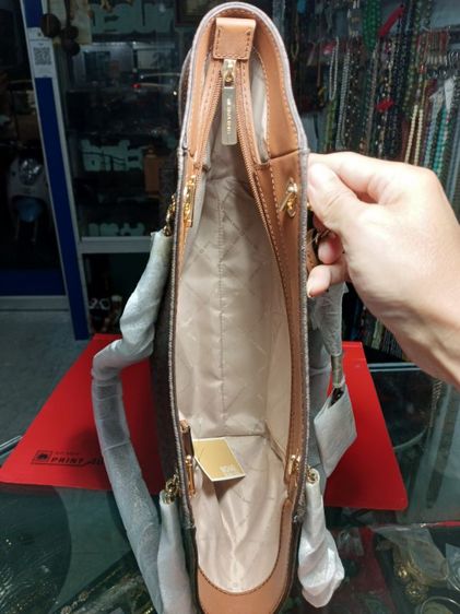 กระเป๋าถือ สะพาย Michael kors ของใหม่ รูปที่ 12