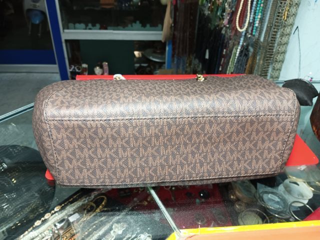 กระเป๋าถือ สะพาย Michael kors ของใหม่ รูปที่ 7