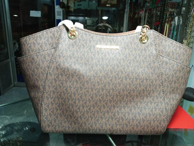 กระเป๋าถือ สะพาย Michael kors ของใหม่ รูปที่ 4