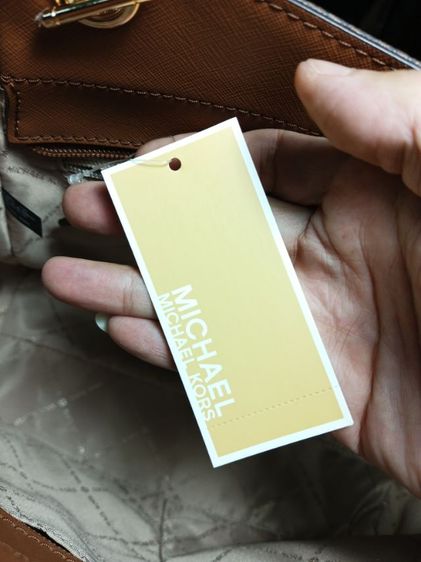 กระเป๋าถือ สะพาย Michael kors ของใหม่ รูปที่ 11