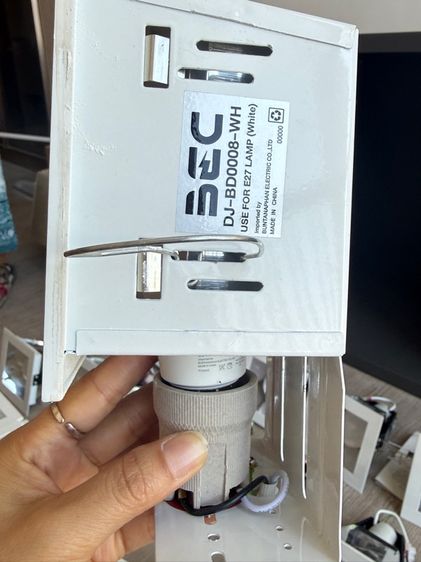 โคมไฟฝังฝ้า BEC รุ่น DJ-BD0008-WH ขั้ว E27 รูปที่ 2