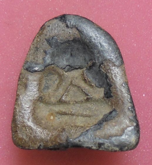 พระปิดตา เนื้อผงคลุกรัก ไม่ทราบที่ รูปที่ 2