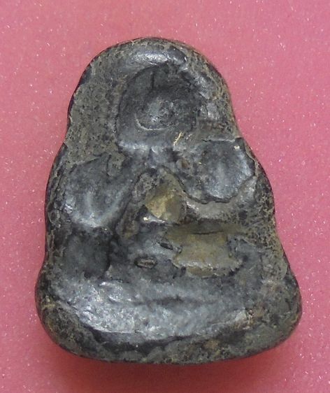 พระปิดตา เนื้อผงคลุกรัก ไม่ทราบที่ รูปที่ 2