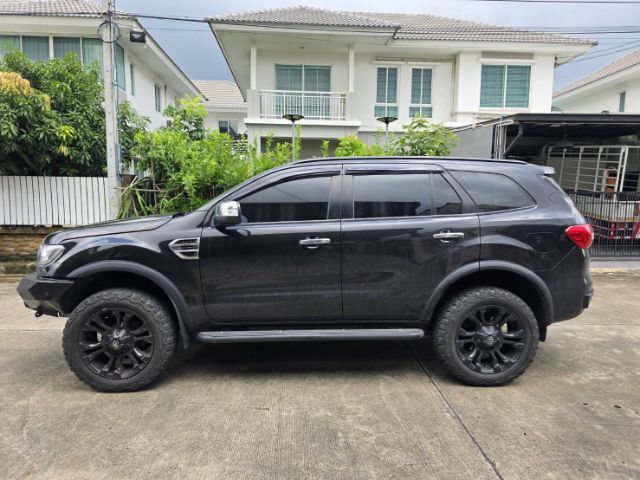 รถ Ford Everest 2.0 Bi-Turbo Titanium+ 4WD สี ดำ