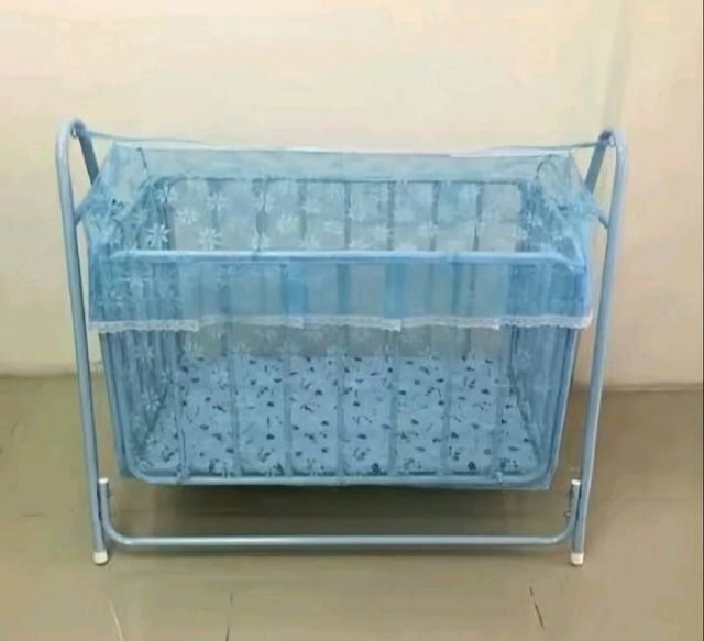 กรงเปลเด็กเล็ก