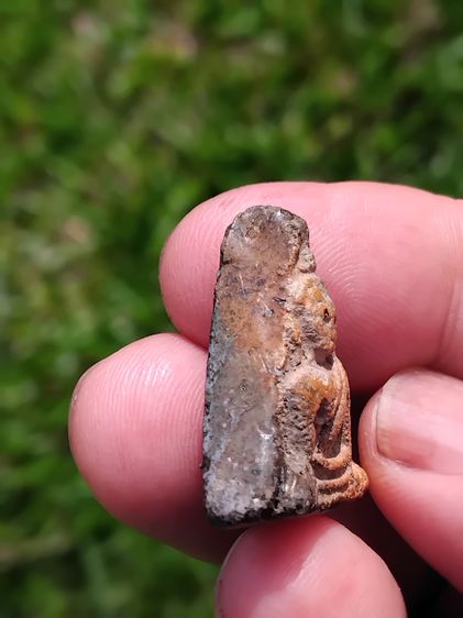 พระนางพญา พิมพ์สังฆาฏิ วัดนางพญา พิษณุโลก ขนาดพระ 1.9 x 2.5 ซม.เนื้อดินเผา ผิวสองสี พระหนาสวย สภาพพระสวยแชมป์ เดิมๆ เด่นสุดที่พระพักตร์แบบที รูปที่ 5