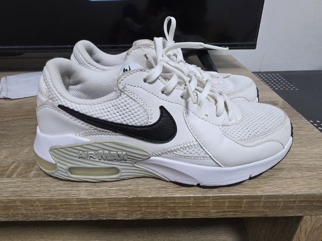 รองเท้าผ้าใบ อื่นๆ UK 4.5 | EU 37 1/3 | US 6 รองเท้า Nike Air Max Excee สีขาว (มือสอง)