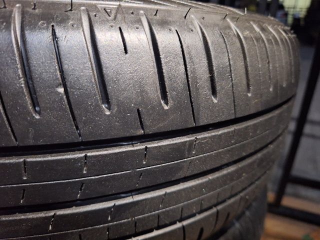 Dunlop 195 60 16 ปี 23 1 ชุด 4 เส้น