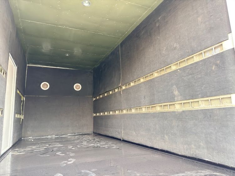 Hino XZU720R ปี 61 ไมล์น้อย เครื่อง 150 แรง ตู้แห้งยาว 5 เมตร มีลิฟท์ท้าย ภายในสวย เครื่องแน่นๆ รถพร้อมใช้งาน เอกสารพร้อมโอน รูปที่ 8