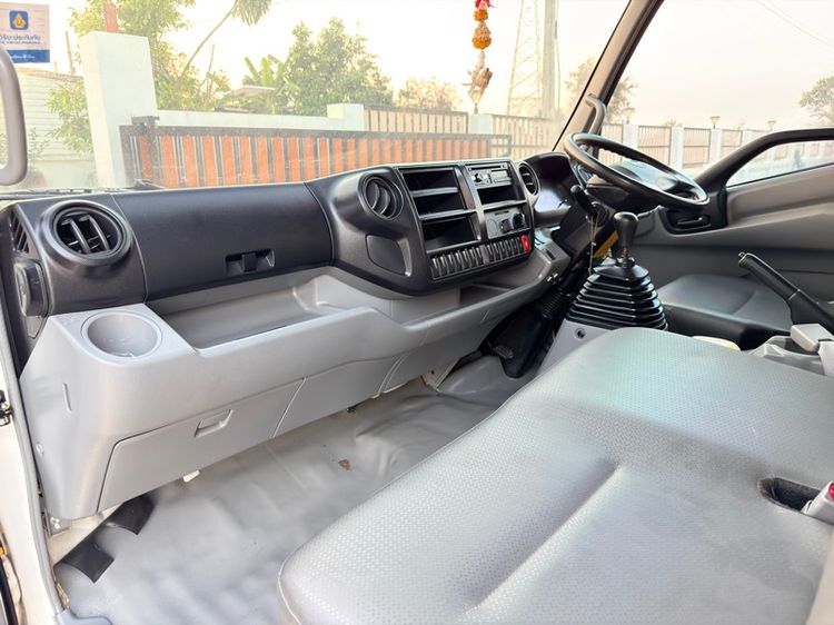 Hino XZU720R ปี 61 ไมล์น้อย เครื่อง 150 แรง ตู้แห้งยาว 5 เมตร มีลิฟท์ท้าย ภายในสวย เครื่องแน่นๆ รถพร้อมใช้งาน เอกสารพร้อมโอน รูปที่ 10