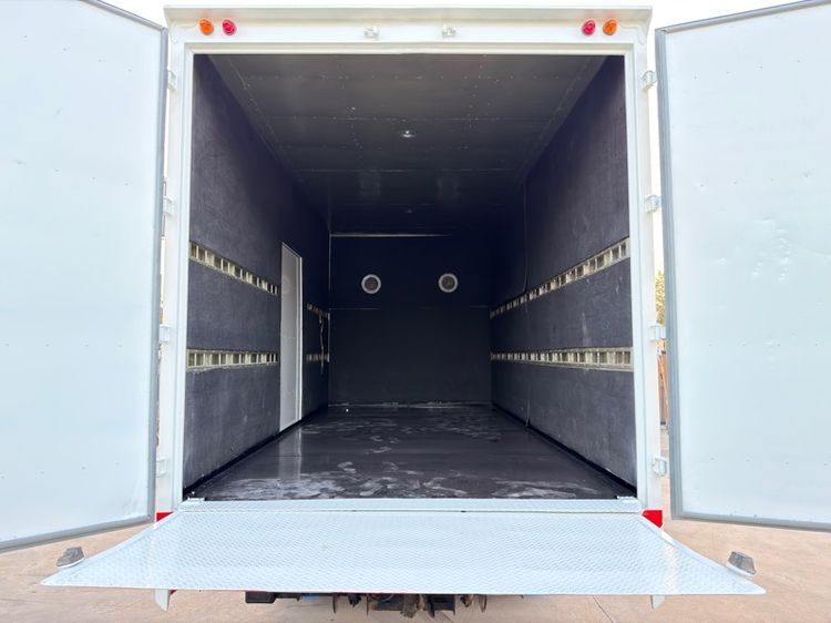 Hino XZU720R ปี 61 ไมล์น้อย เครื่อง 150 แรง ตู้แห้งยาว 5 เมตร มีลิฟท์ท้าย ภายในสวย เครื่องแน่นๆ รถพร้อมใช้งาน เอกสารพร้อมโอน รูปที่ 9