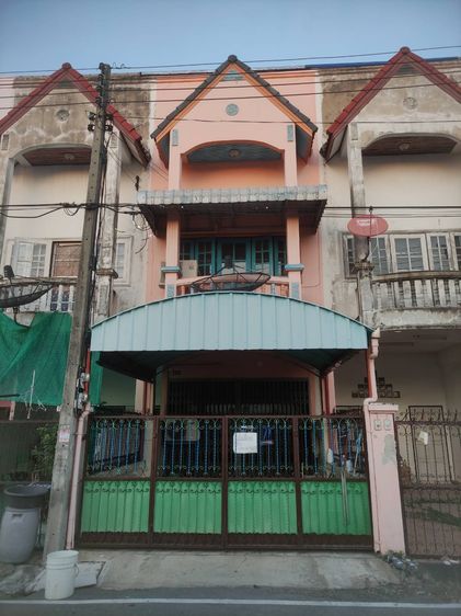 ทาวน์โฮม หมู่บ้านศรีสามพราน ต.ท่าตลาด อ.สามพราน นครปฐม