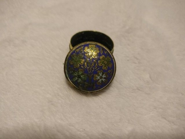 ตลับสีผึ้ง งานทองเหลืองลงยา งานเก่าเก็บสภาพเดิม รูปที่ 2