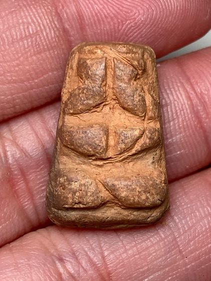 พระปิดตาเนื้อดินหลังยันต์