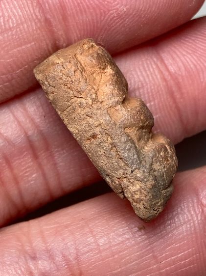 พระปิดตาเนื้อดินหลังยันต์ รูปที่ 3