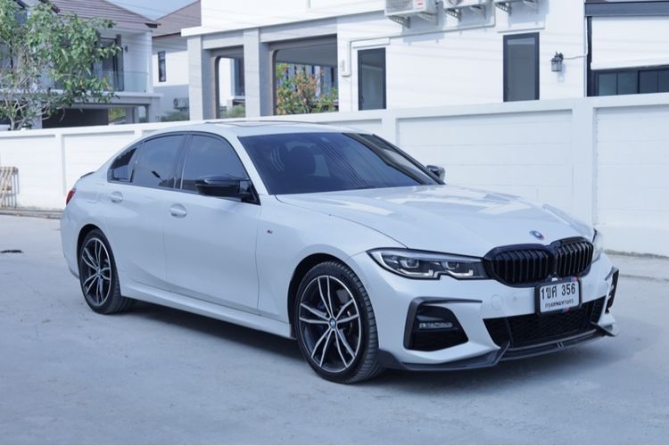 รถ BMW Series 3 330e สี ขาว