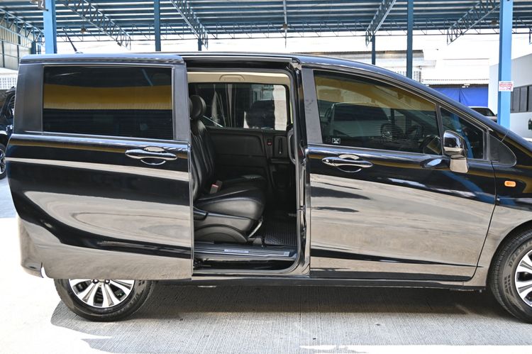 Honda Freed 2013 1.5 SE Utility-car เบนซิน ไม่ติดแก๊ส เกียร์อัตโนมัติ ดำ รูปที่ 4