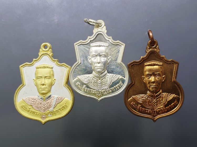 เหรียญสมเด็จพระนเรศวรมหาราช รุ่นสู้ หลังพระนามาภิไธย สก. ปี2548 ชุดกรรมการ 3 เนื้อ พร้อมกล่องเดิม รูปที่ 3