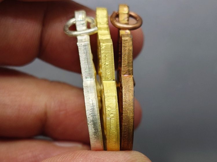 เหรียญสมเด็จพระนเรศวรมหาราช รุ่นสู้ หลังพระนามาภิไธย สก. ปี2548 ชุดกรรมการ 3 เนื้อ พร้อมกล่องเดิม รูปที่ 5