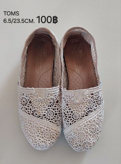 รองเท้า TOM