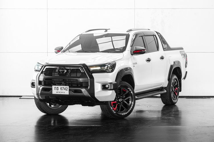 รถ Toyota Hilux Revo 2.4 Prerunner G Rocco สี ขาว