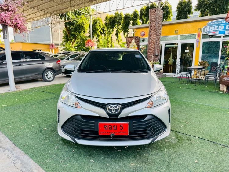 รถ Toyota Vios 1.5 Entry สี บรอนซ์เงิน