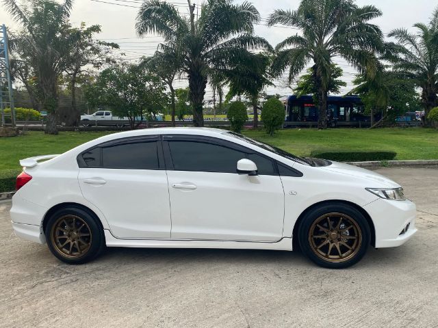 Honda Civic 2012 1.8 S i-VTEC Sedan เบนซิน ไม่ติดแก๊ส เกียร์อัตโนมัติ ขาว รูปที่ 3