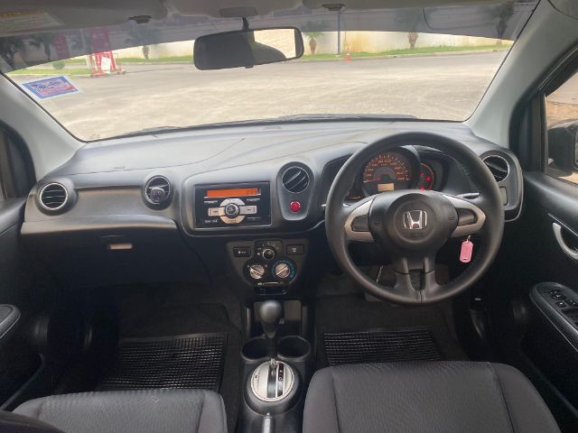 Honda Brio 2014 1.2 Amaze V Sedan เบนซิน ไม่ติดแก๊ส เกียร์อัตโนมัติ ดำ รูปที่ 3