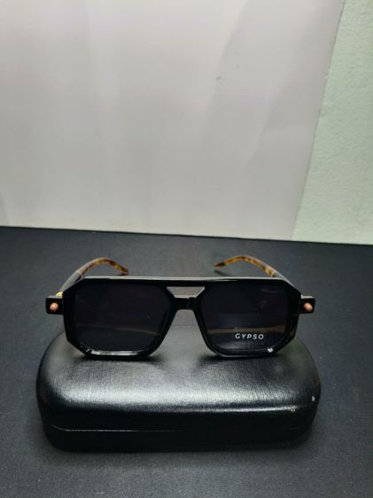 แว่นตากันแดด GYPSO ทรงเหลี่ยมวินเทจ รุ่น 86582 กรอบดำขาหนาลายกระ รูปที่ 4